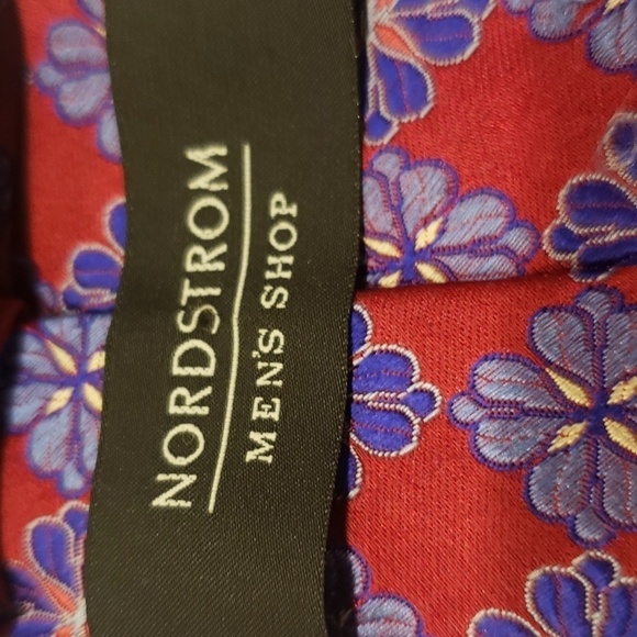 NORDSTROM Men's Tie Red Blue Floral 100% Silk - Picture 2 of 7